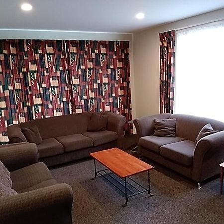 Accommodation Fiordland -The Three Bedroom House At 226A Milford Road Te Anau Dış mekan fotoğraf