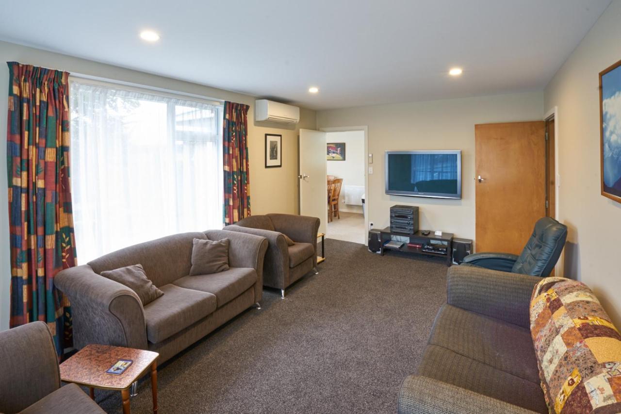 Accommodation Fiordland -The Three Bedroom House At 226A Milford Road Te Anau Dış mekan fotoğraf